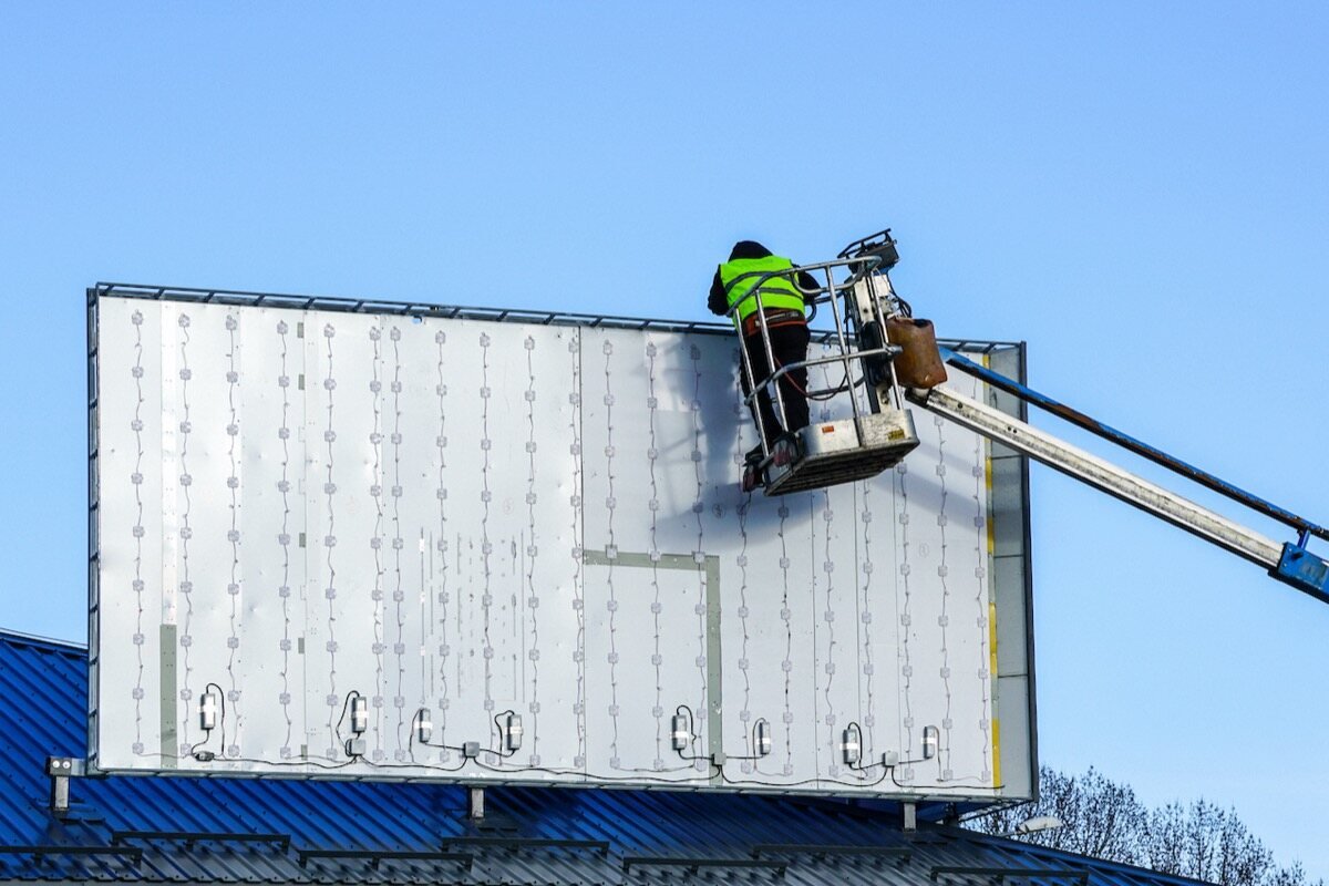 Installation of a giant LED screen in Mexico